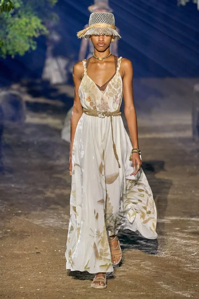 Look 27